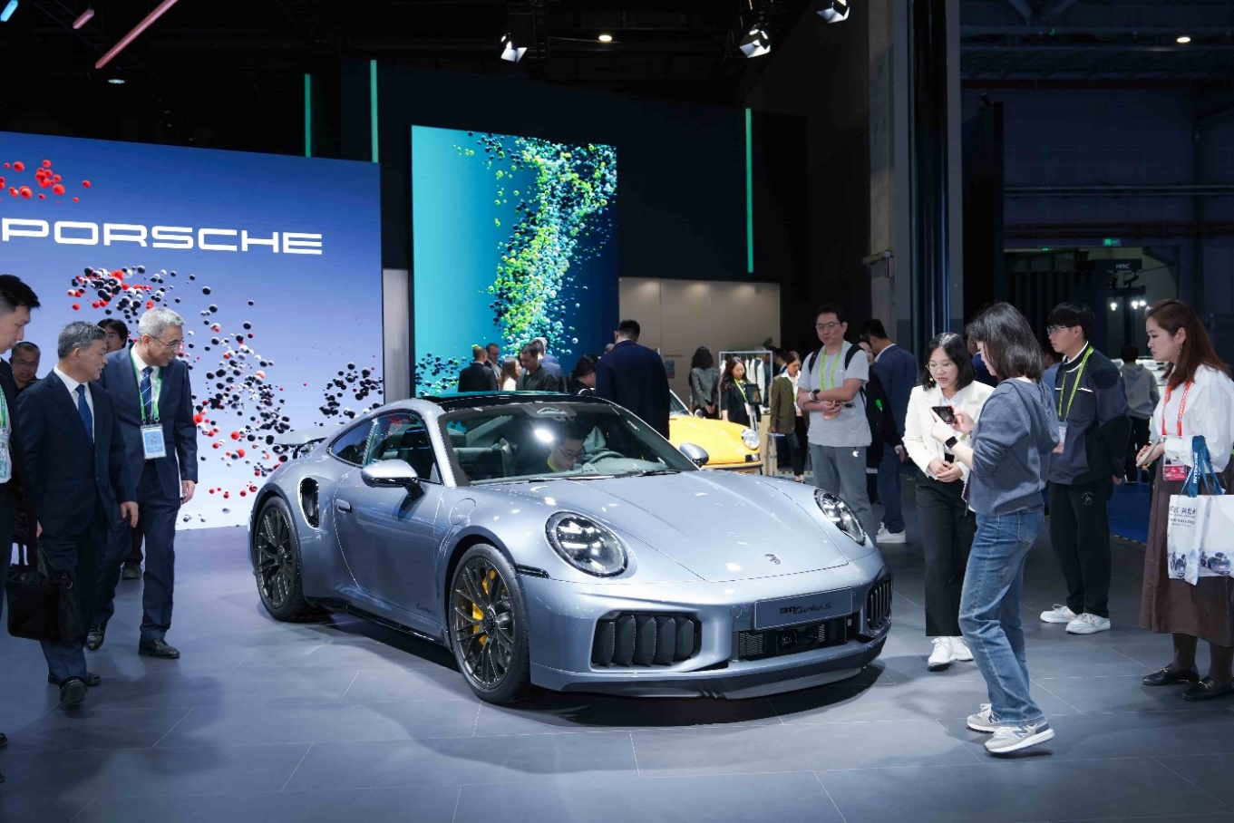 再赴进博之约|大众汽车集团前沿科技点亮出行未来