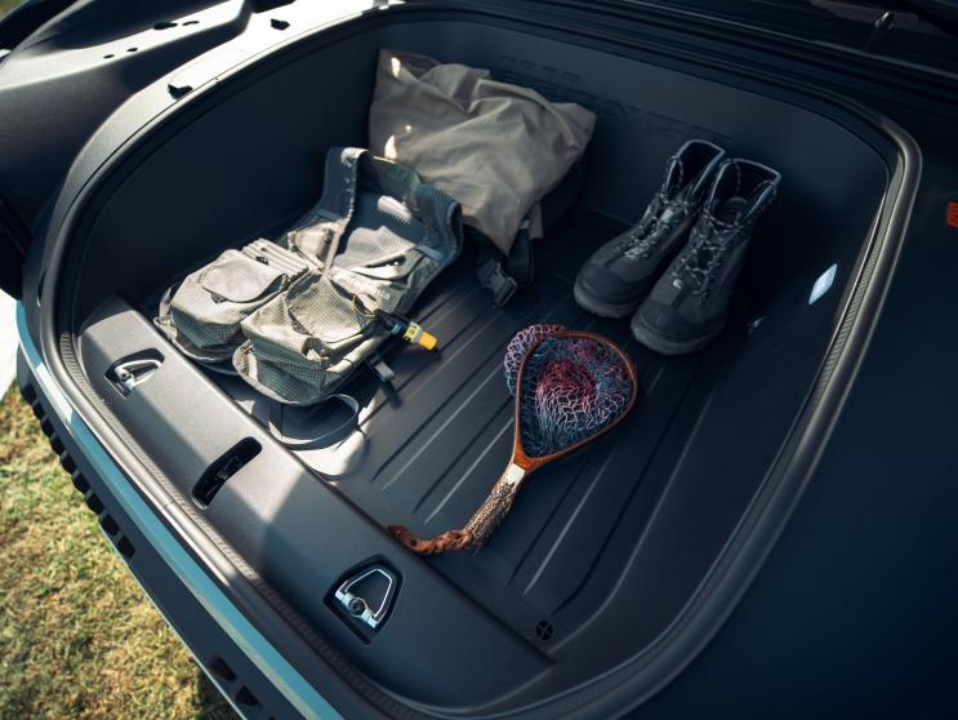 电动举升车顶/6.6kW外放电功率，福特智趣烈马亮相第八届进博会