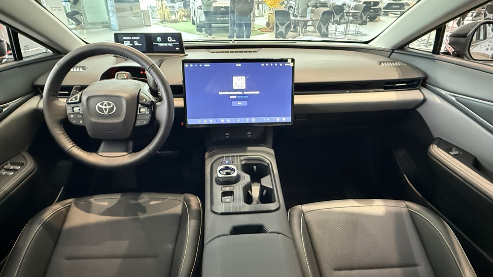 试驾丰田纯电动汽车bZ5