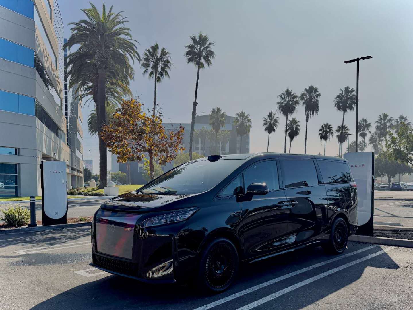 可使用特斯拉超充网络,FF和FX与特斯拉就充电标准达成合作