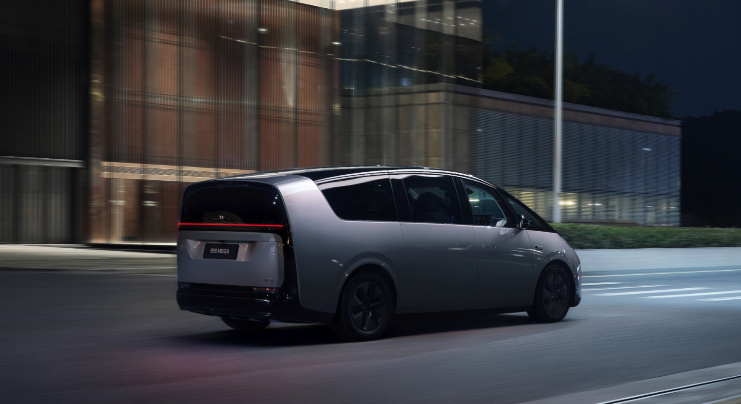 理想汽车发布两起质量事故处理公告，18人被问责