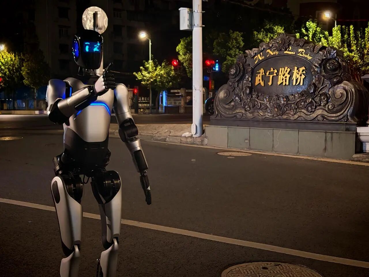 全球首次！智元远征A2百公里跨省行走创吉尼斯纪录