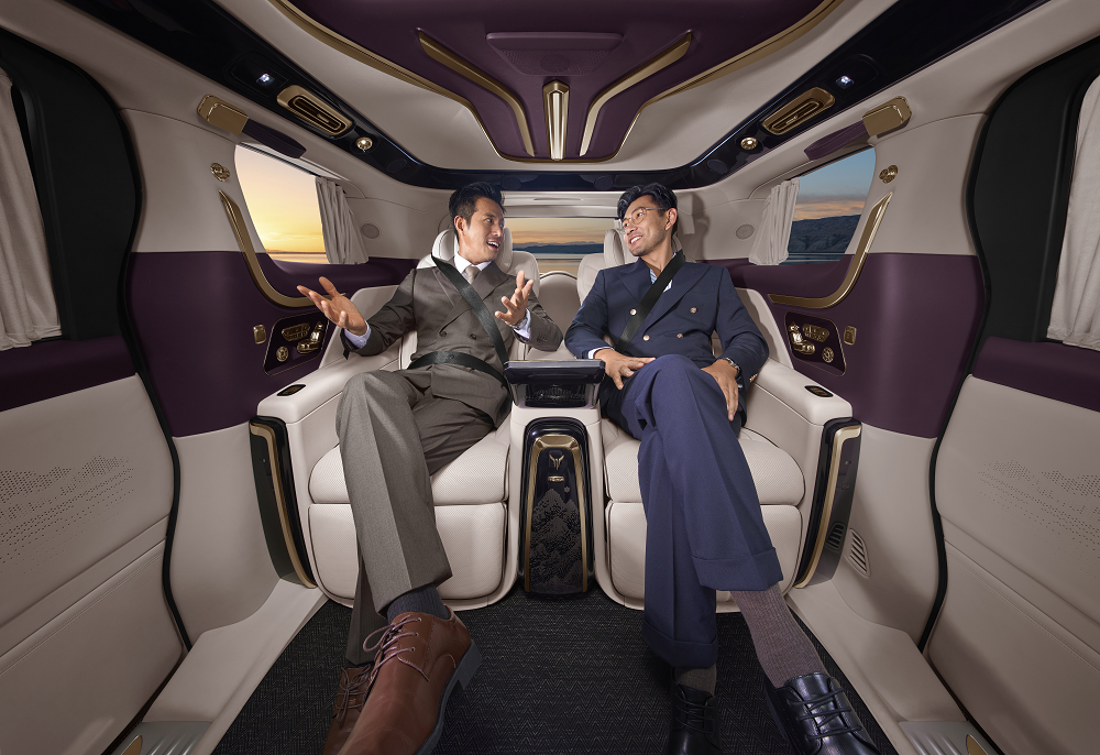 售价70.99万元！岚图梦想家山河正式上市 引领豪华四座MPV进入智能豪华新时代