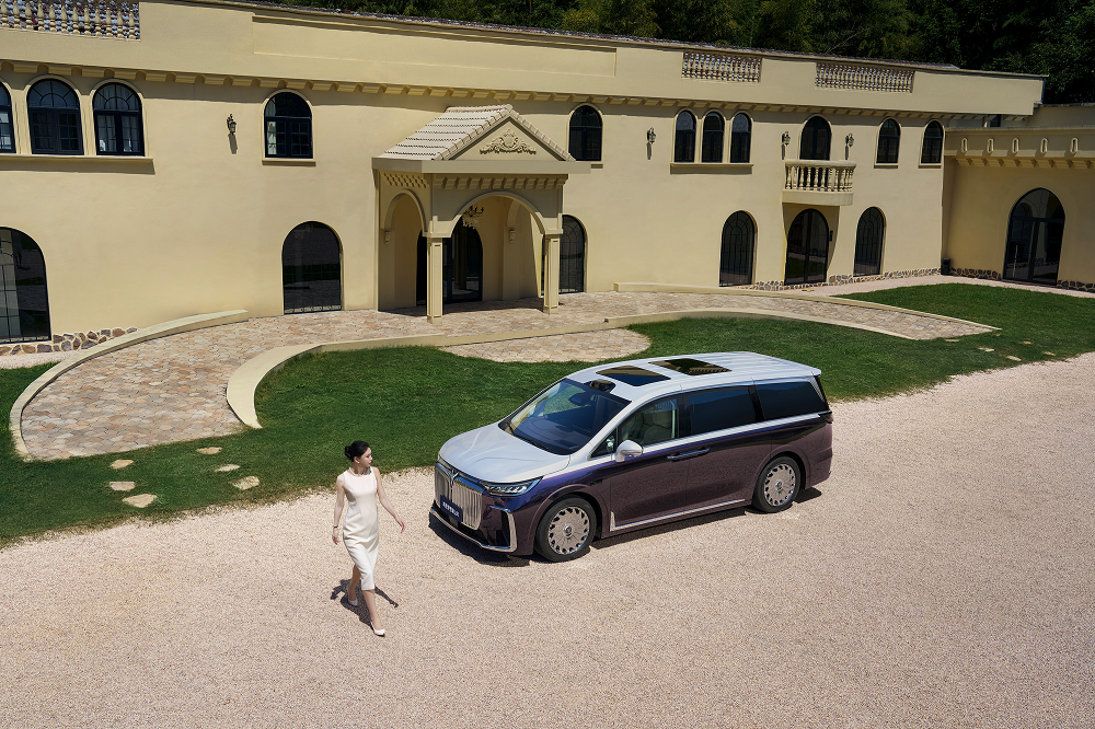 售价70.99万元！岚图梦想家山河正式上市 引领豪华四座MPV进入智能豪华新时代