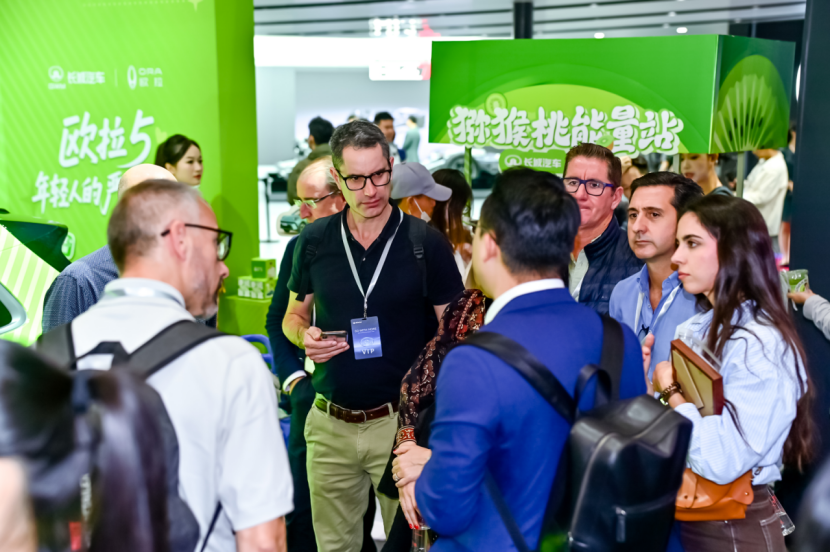 预售权益加码升级!欧拉5亮相广州车展,与Z世代年轻人共赴热爱