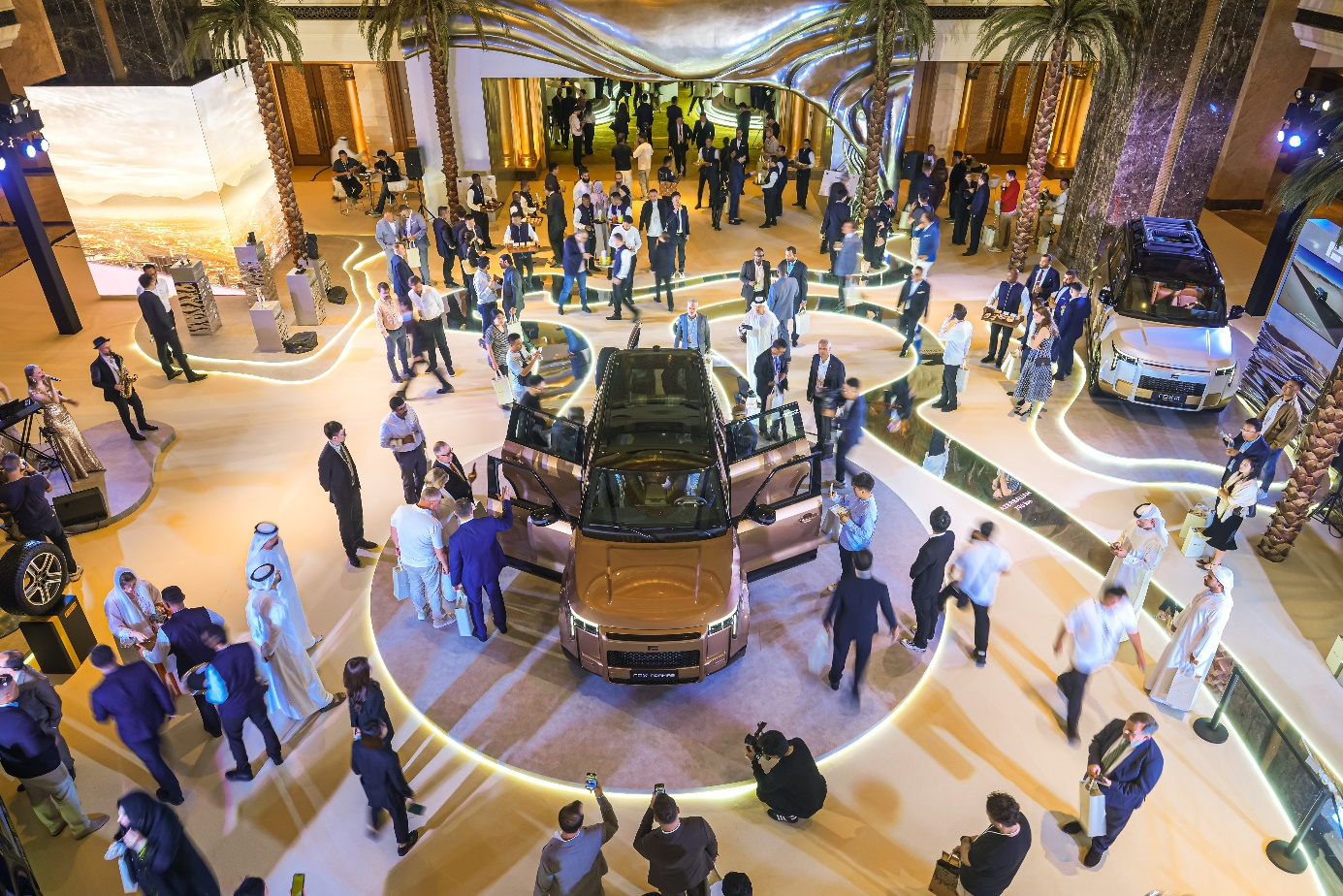 “让豪华，更丝滑” 全球新旗舰极石ADAMAS亮相广州车展