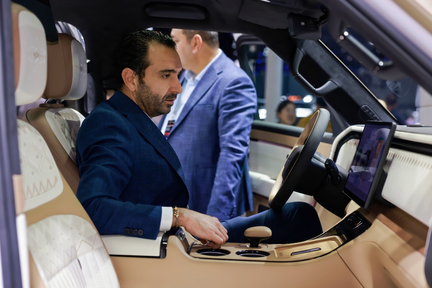 “让豪华，更丝滑” 全球新旗舰极石ADAMAS亮相广州车展