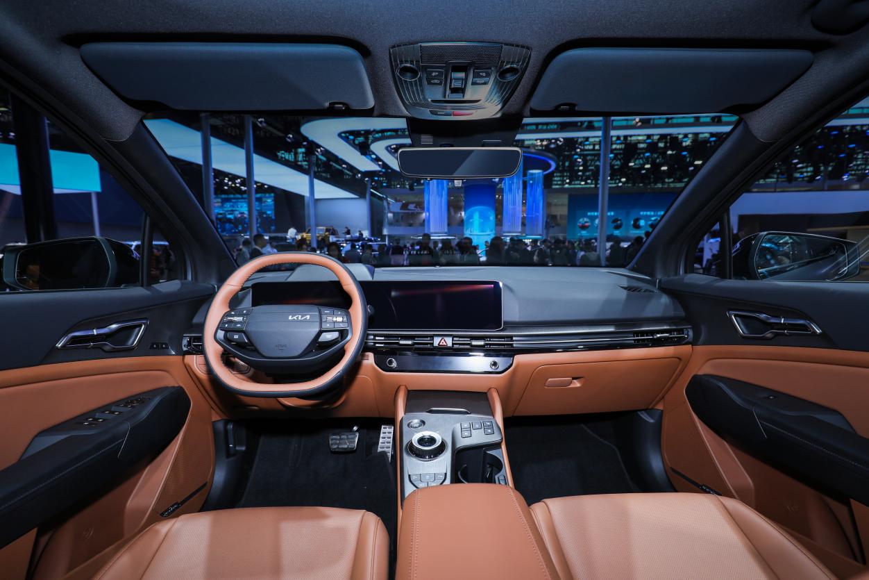 李娜倾情代言新狮铂拓界 起亚携全明星车型闪耀广州车展