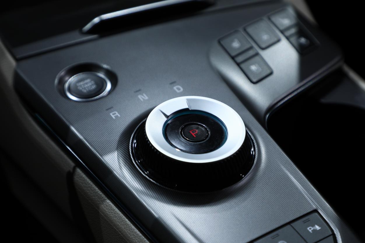 李娜倾情代言新狮铂拓界 起亚携全明星车型闪耀广州车展