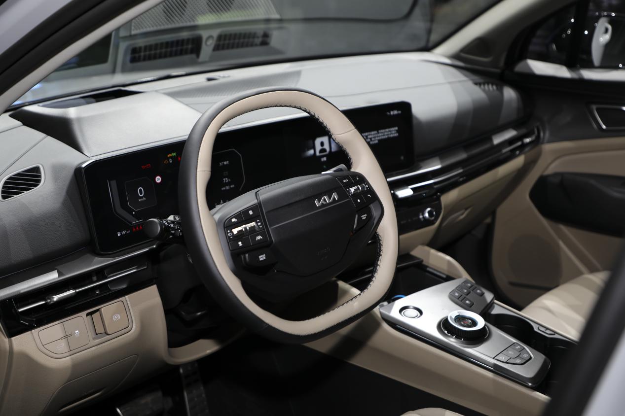 李娜倾情代言新狮铂拓界 起亚携全明星车型闪耀广州车展