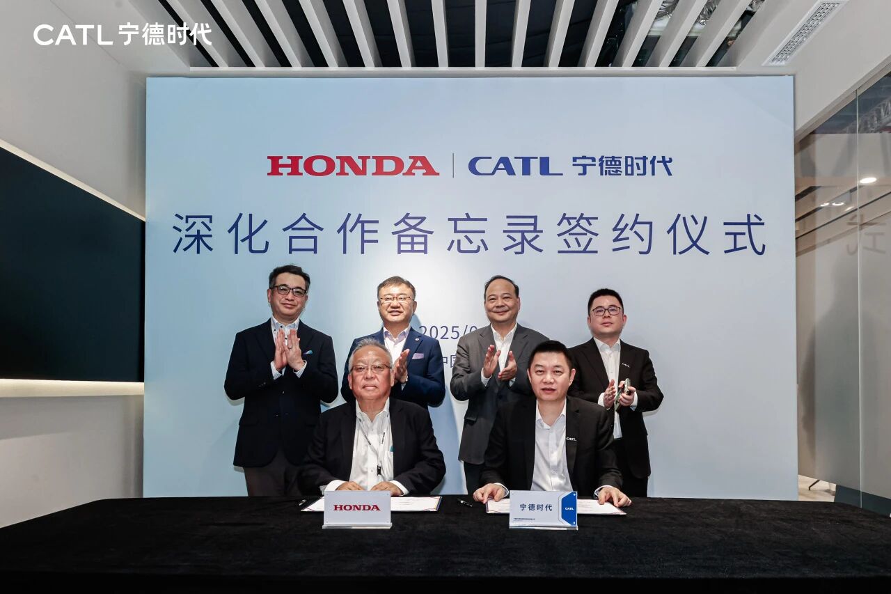 谁在将磷酸铁锂推向王座？