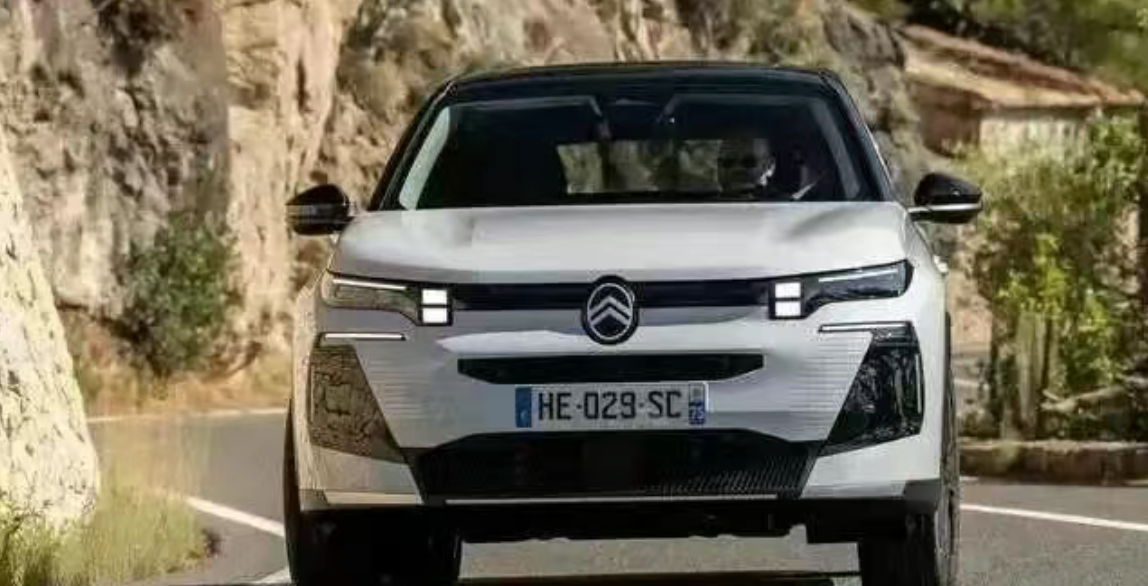 全新雪铁龙C5 Aircross亮相！全新外观，内配超大屏，搭载多种动力