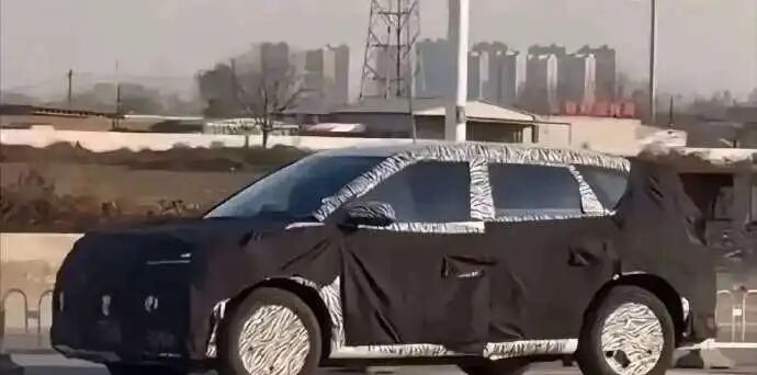 小米三款新车齐曝光：家庭、性能、豪华全域布局，剑指市场新标杆