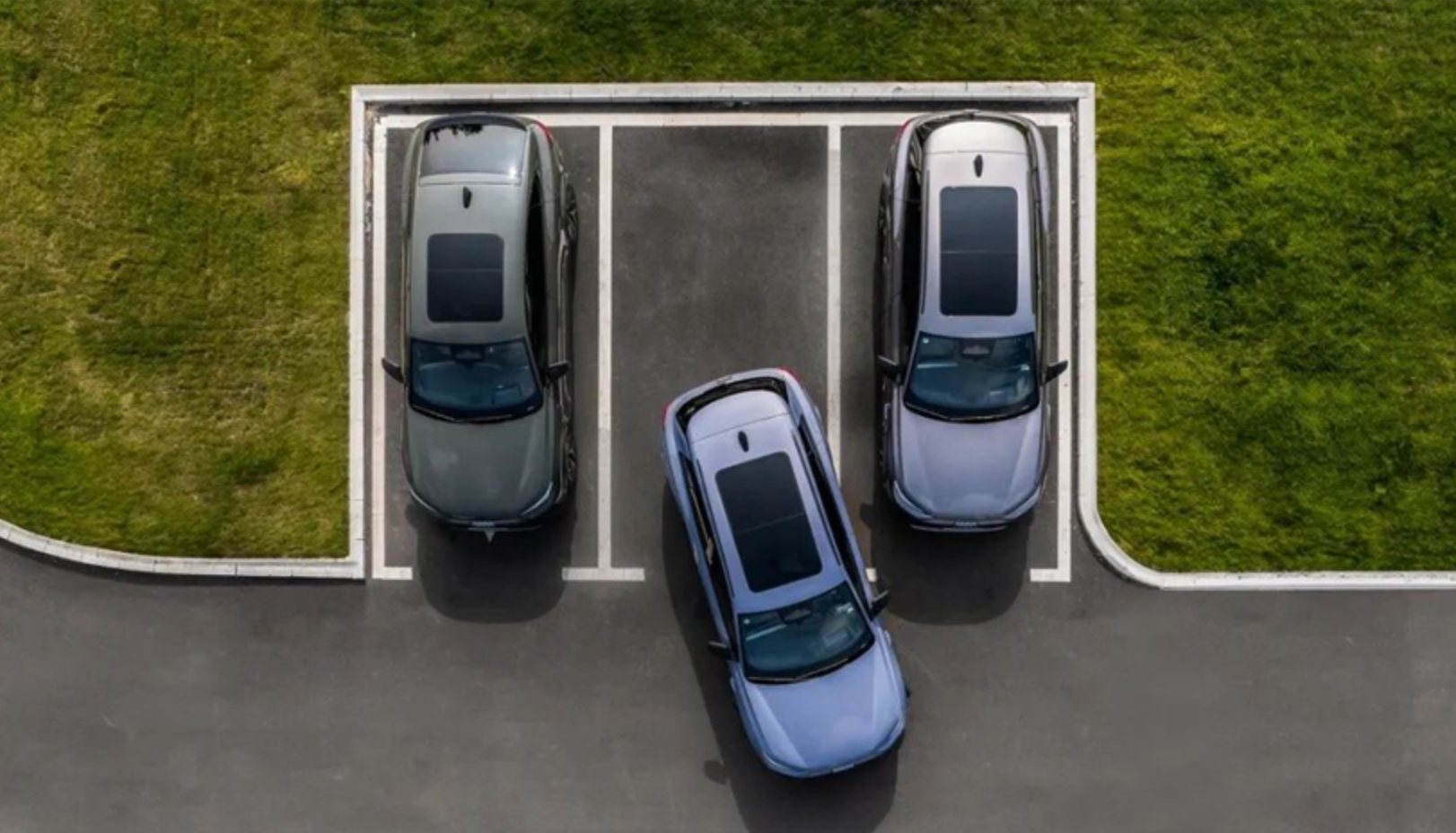 鸿蒙智行“五界”大佬齐聚，释放了什么样的信号？