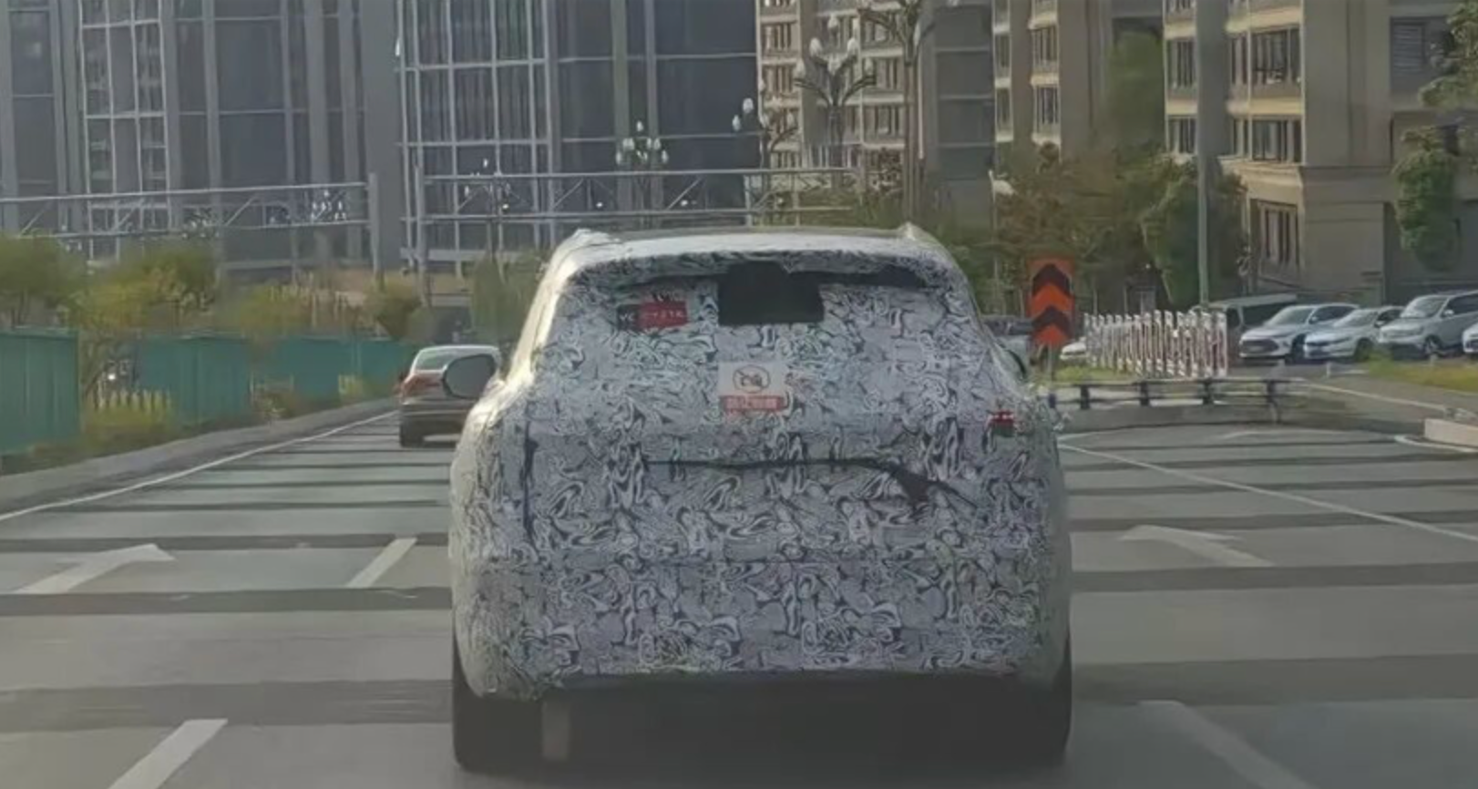 鸿蒙智行“五界”大佬齐聚，释放了什么样的信号？