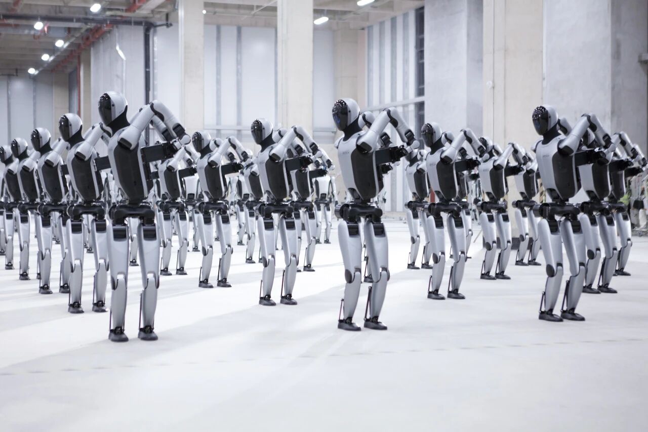 优必选获AI大模型公司超0.5亿订单，年内交付Walker S2