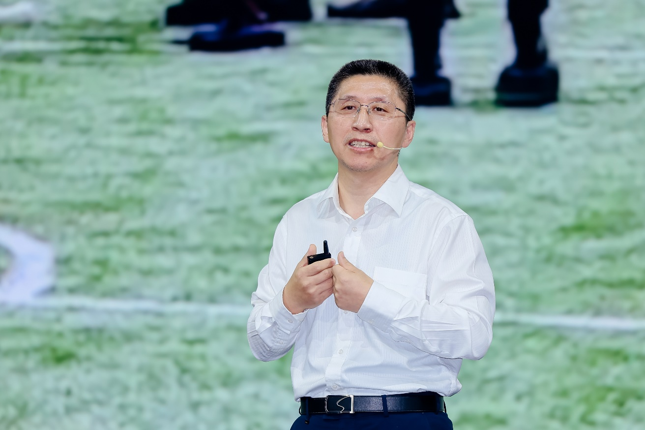 加速进化赵明国：人形机器人视觉驱动的反应式足球技能学习