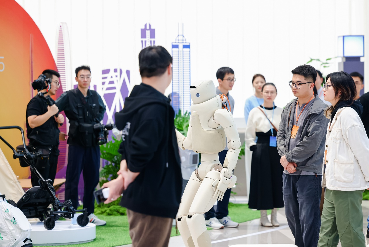 傅利叶顾捷：机器人不应是一个冰冷的工具，而是能理解、共情的伙伴