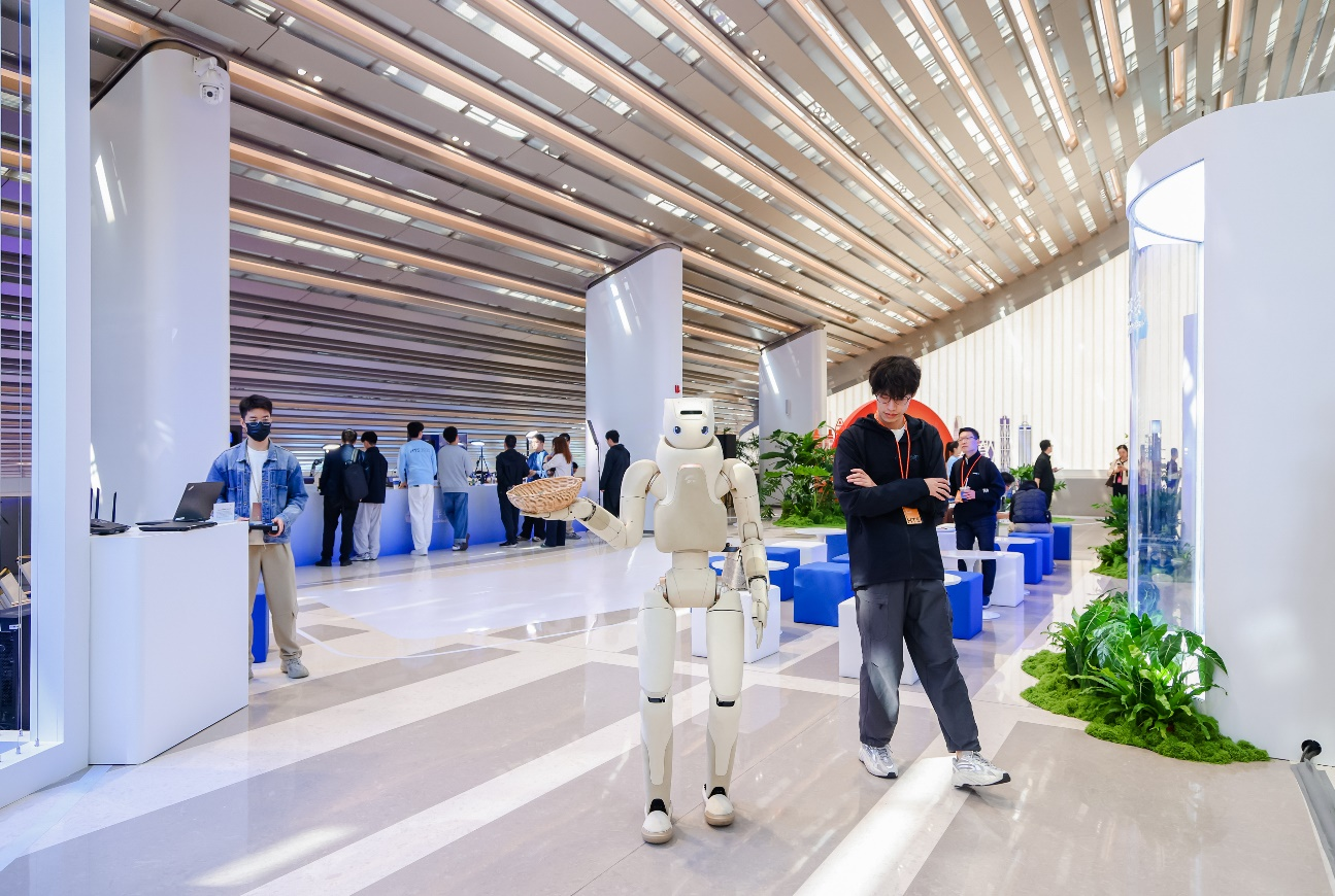 傅利叶顾捷：机器人不应是一个冰冷的工具，而是能理解、共情的伙伴