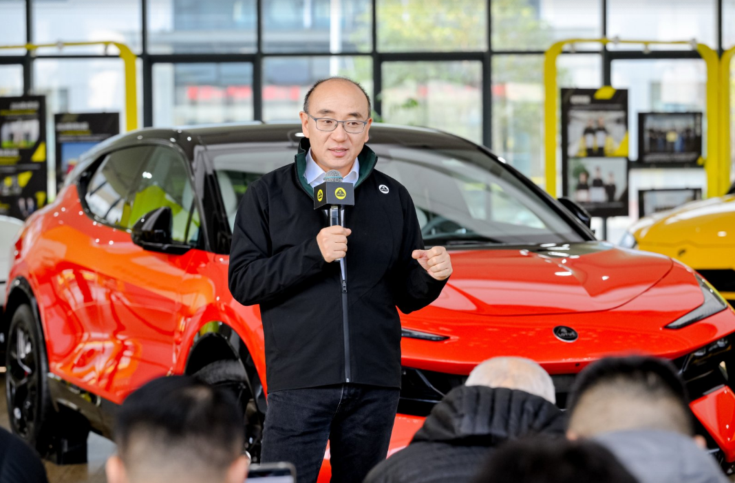 莲花For Me亮相:在“大六座”主流的对面,为驾驶者划出“对角线”