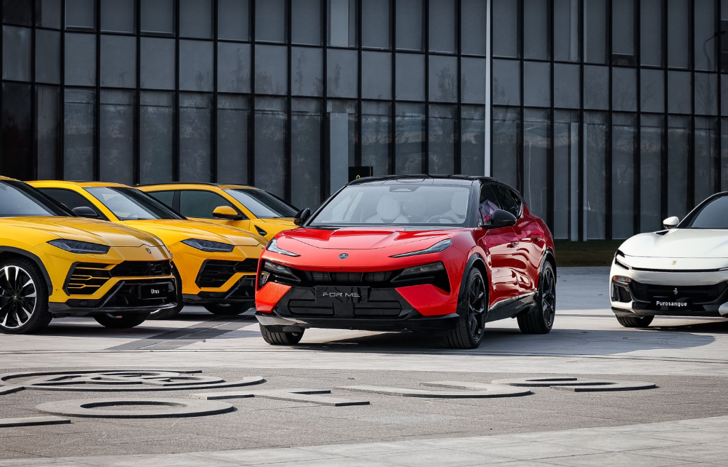 莲花For Me亮相:在“大六座”主流的对面,为驾驶者划出“对角线”