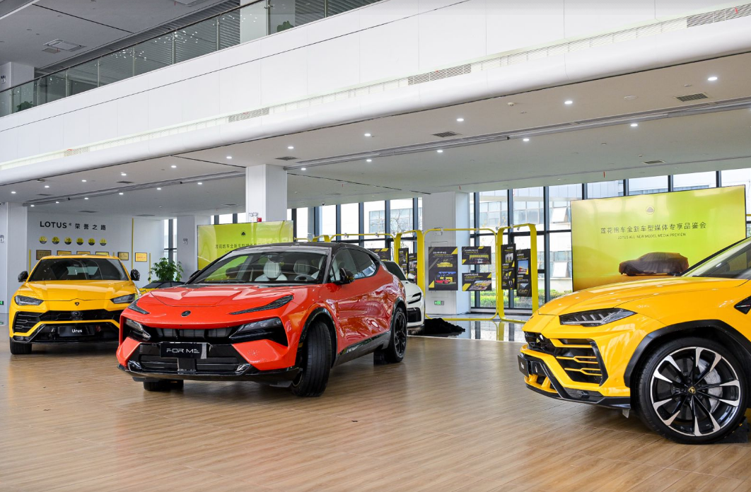 莲花For Me亮相:在“大六座”主流的对面,为驾驶者划出“对角线”