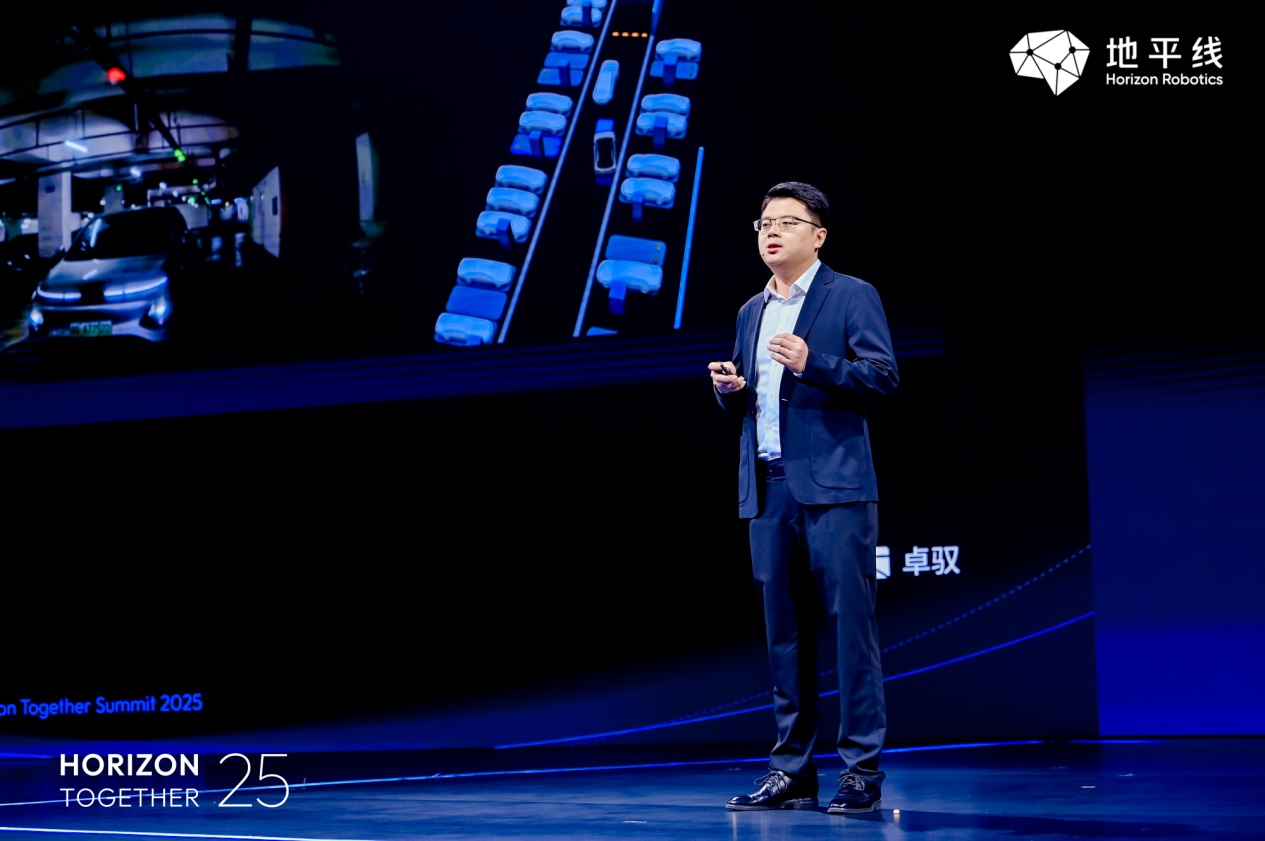 卓驭科技齐贵宝:开放协同,在中算力平台实现人人可用的高阶辅助驾驶