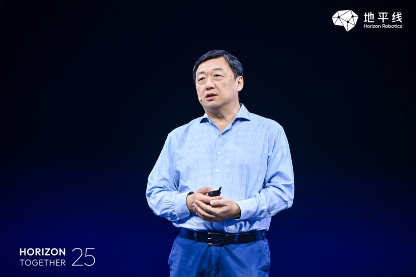 阿里云韩鸿源:以全栈AI云能力,支撑智能辅助驾驶与具身智能的规模化创新