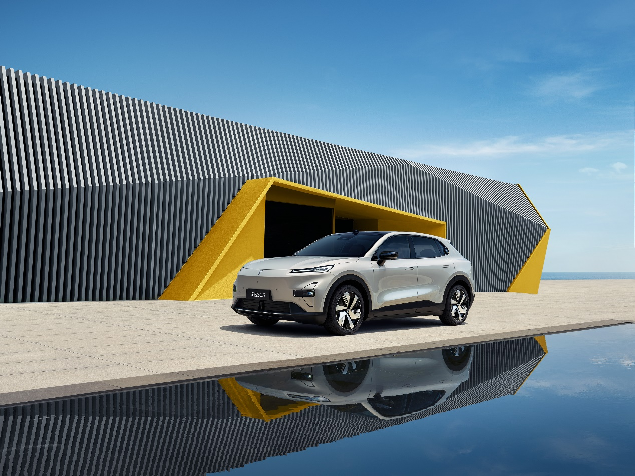 百亿资金“备战”，车企集体“囤粮”