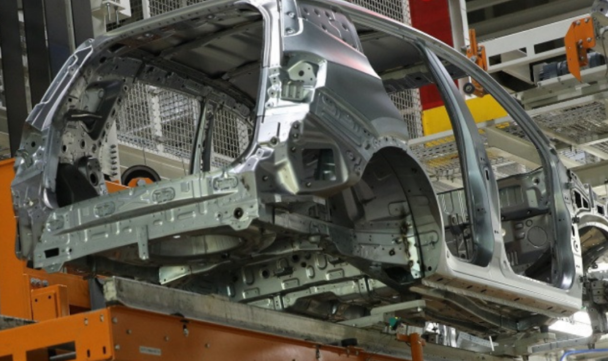 专家警示冬季车辆误操作风险：雪地打滑或致多系统损伤