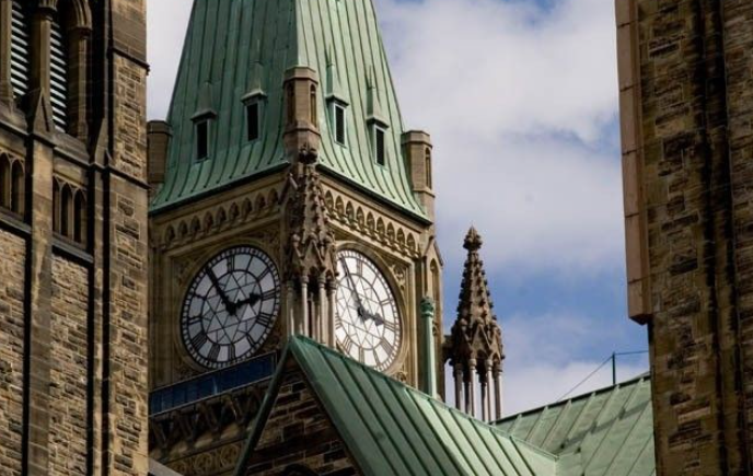 加拿大降低中国产电动车关税 引发行业与政界争议