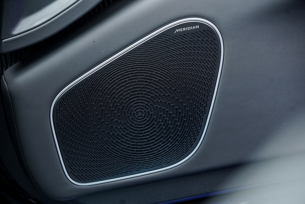 阿维塔科技向英国之宝交付12台新车