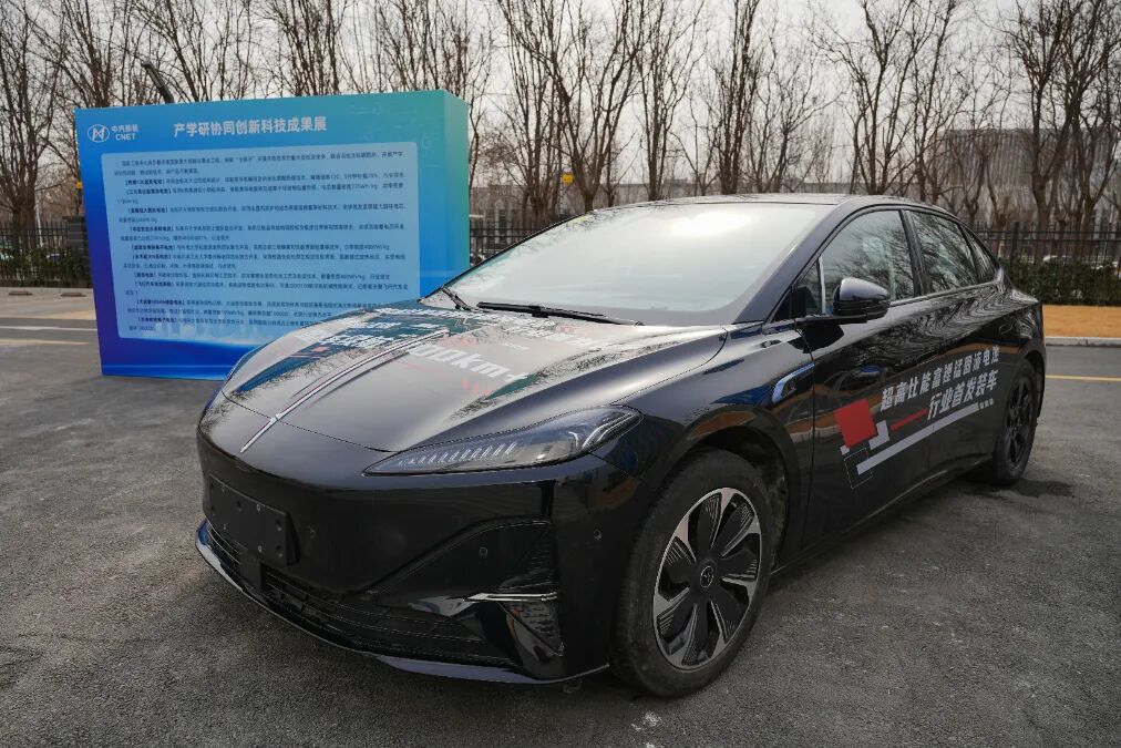 中国一汽富锂锰固液电池行业首发装车，能量密度突破500Wh/kg