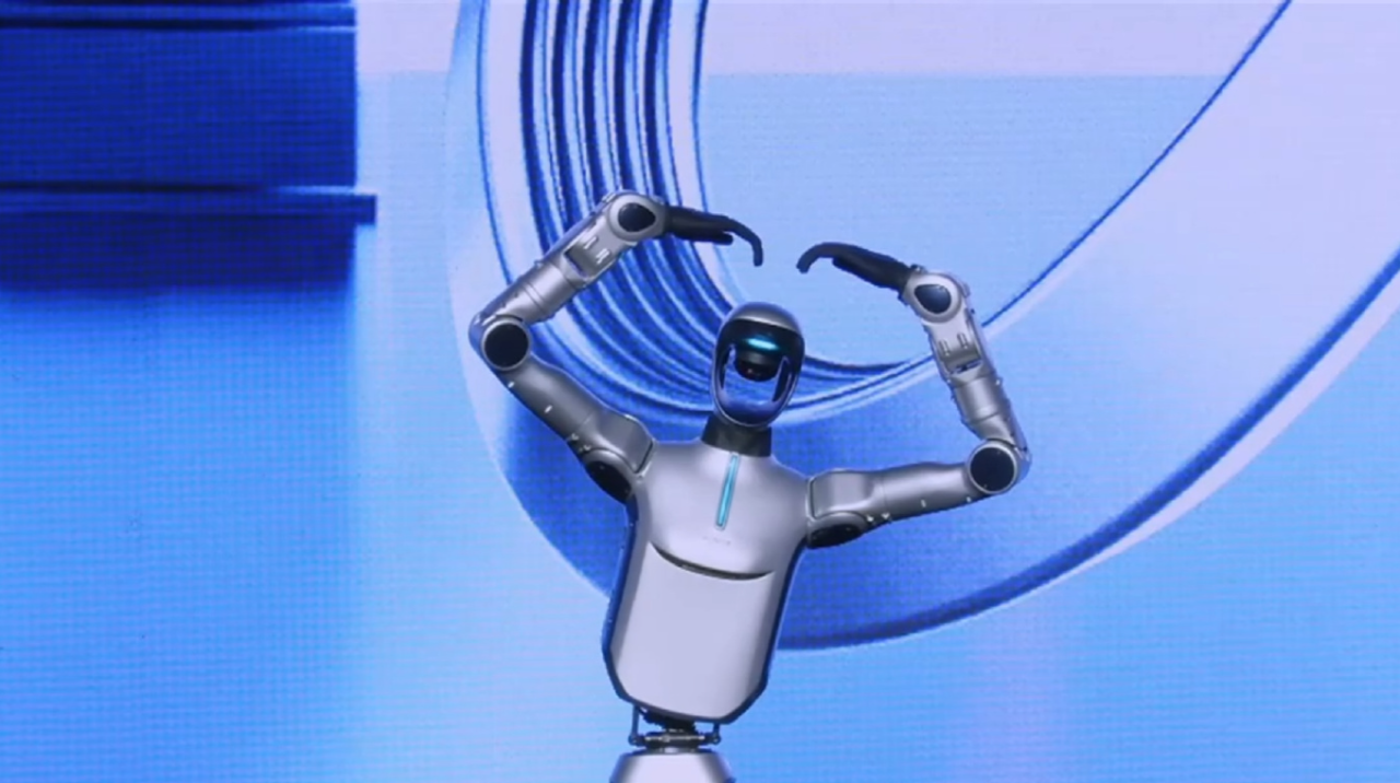 荣耀首款具身智能人形机器人正式亮相