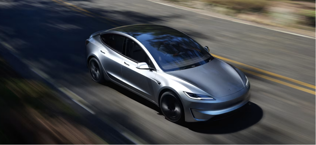 特斯拉FSD系统在加州铁路道口撞穿降下栏杆