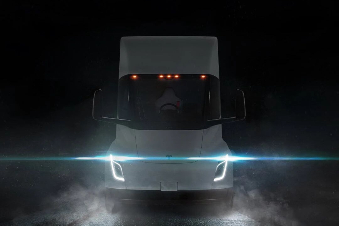 特斯拉在加州安大略市启用首座面向Semi客户的Megacharger充电站