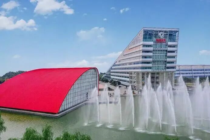 高端新能源第一股将登场，卢放手中的岚图，能成就东风的大计？