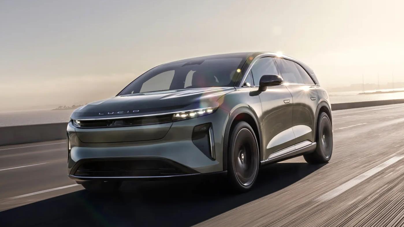 Lucid发布两座自动驾驶出租车概念车Lunar