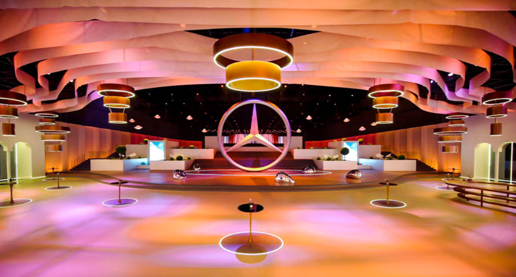 梅赛德斯-AMG纯电C级路试曝光：三电机布局，综合输出达800马力