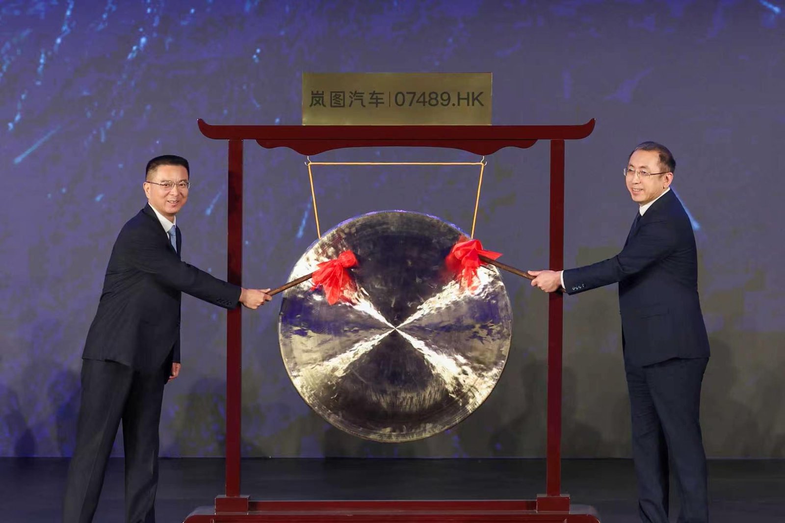 叩开港股大门：造车"国家队"的自我修养和价值重估