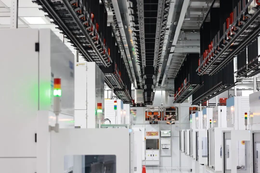 亏损收窄，芯联集成2026年目标跨越百亿营收门槛