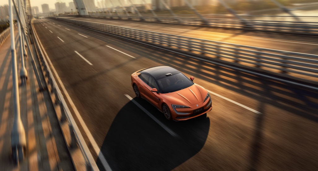 告别“选择题”：一款旗舰轿车背后的体系化创新逻辑