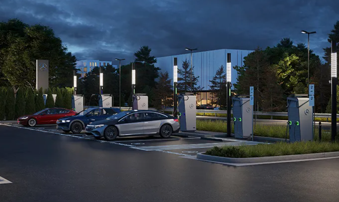 奔驰展示C级电动车内饰：满屏科技，正式发布在即