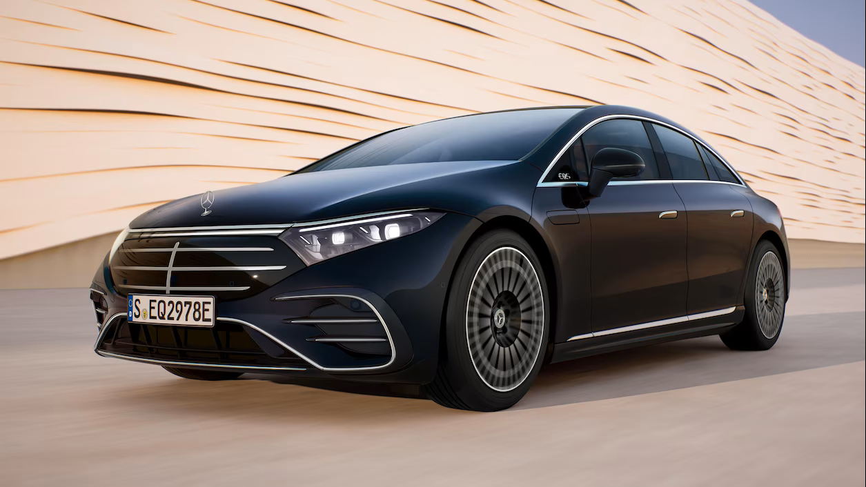 奔驰发布升级版EQS电动轿车，续航达926公里并首搭线控转向技术