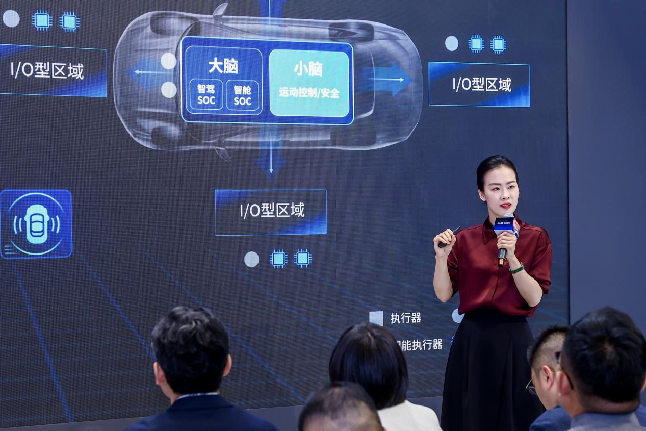 赋能中央超算E/E架构，芯驰重磅发布“中央智控小脑AMU算力基座 IO型区域控制”全套解决方案