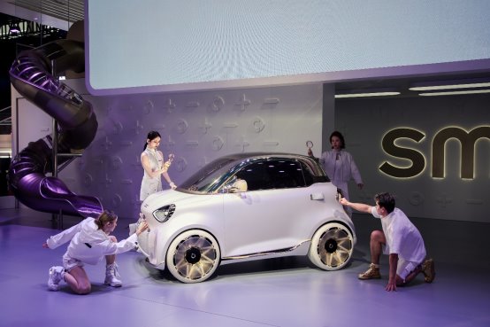 天生爱不同，smart登陆2026北京车展  精灵6号18.99万元起开启预售