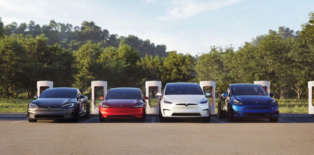 特斯拉通过新增“导航”选项优化FSD干预反馈机制，同时Robotaxi应用上线安卓平台