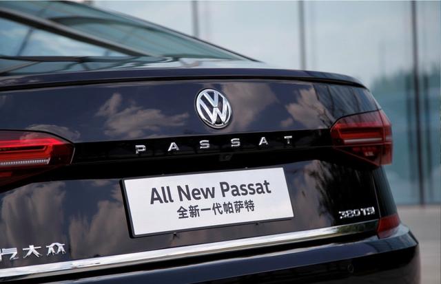 盘点10月卖得最好的十款中型车,可以猜出谁是“年度销冠王”了?