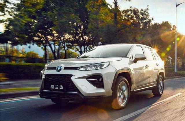 0l自然吸气和2.5l混动两种动力共计12款车型,燃油版车型搭载的是2.