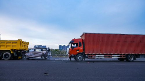 全网首次MPV货车“前后夹击”碰撞,撞掉了“MPV不安全”帽子